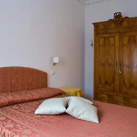 Bed & Breakfast Lady Rose 2*